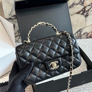 Chanel Elegant Black Quilted Crossbody Bag with Gold Chain